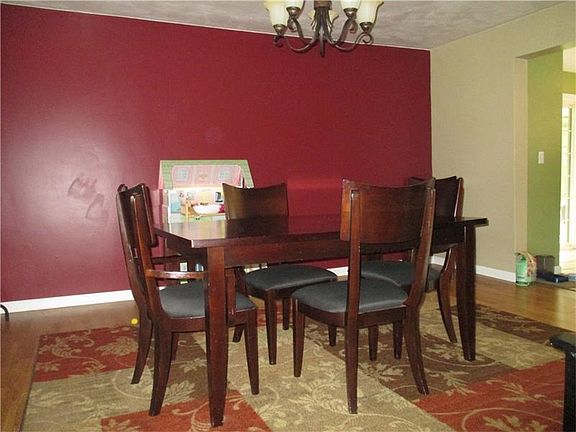 5th image of 323 Yellowcreek St