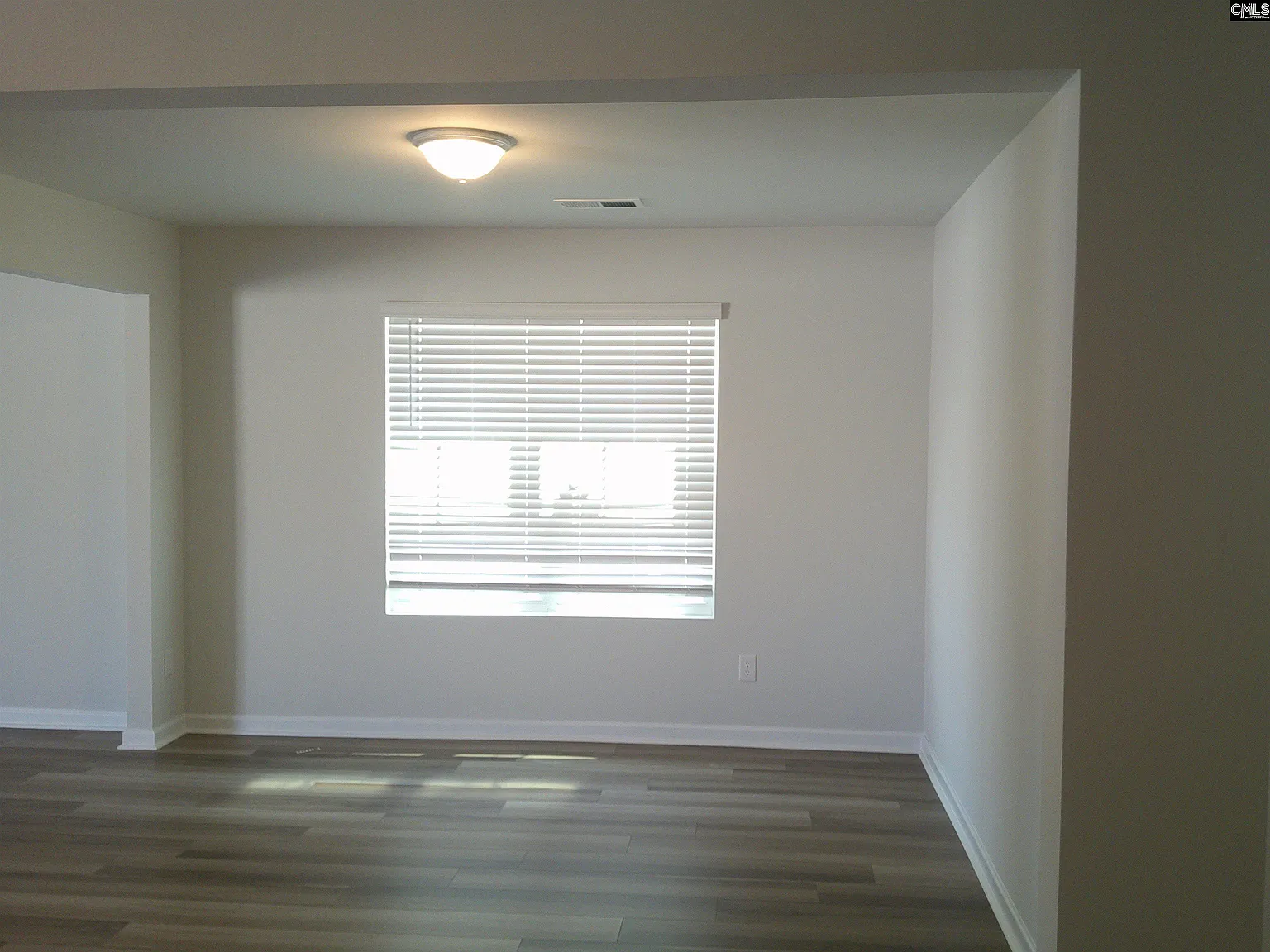 3 bed, 1962 sqft, $2,150 — Photo 2