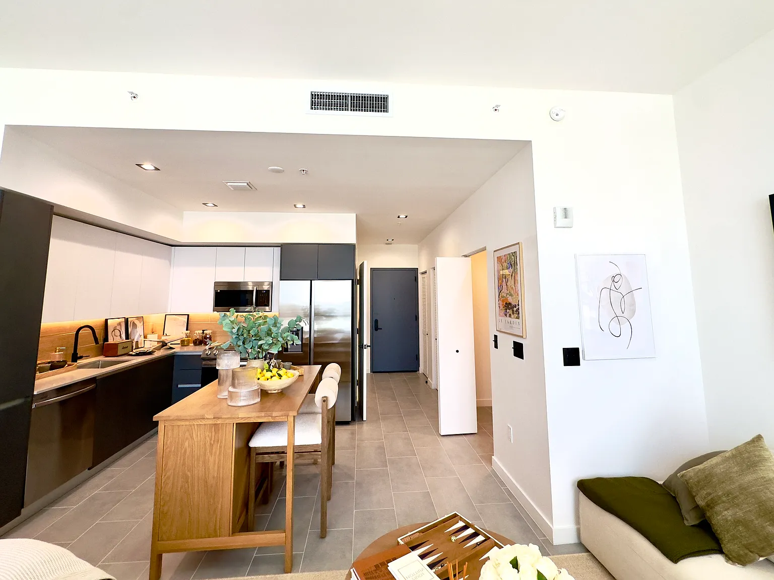 Studio, 461 sqft, $2,144 — Photo 3