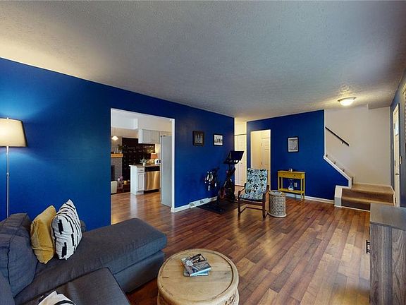 4th image of 469 E Overlook Dr