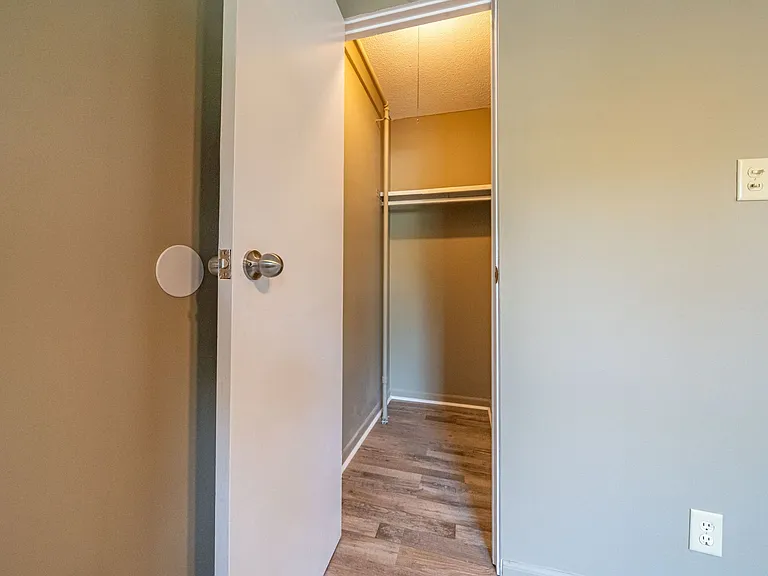 300 E Shelbourne Dr — Photo 8