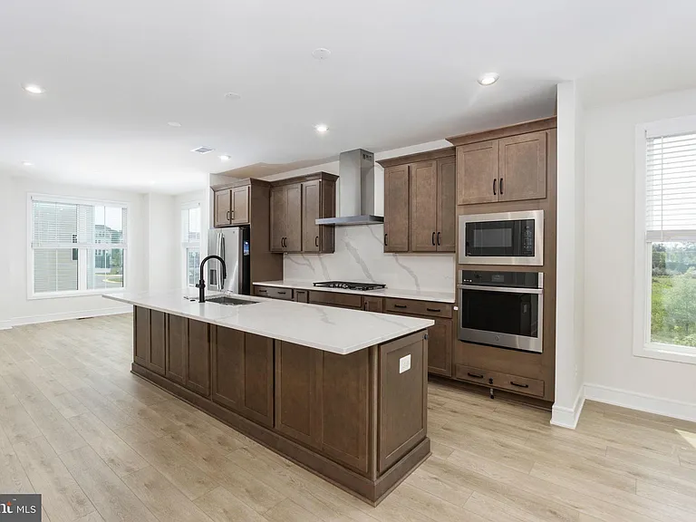 42086 Picasso Sq — Photo 3