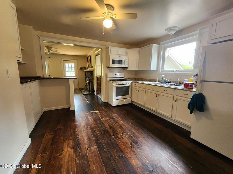 4th image of 121 E State Street