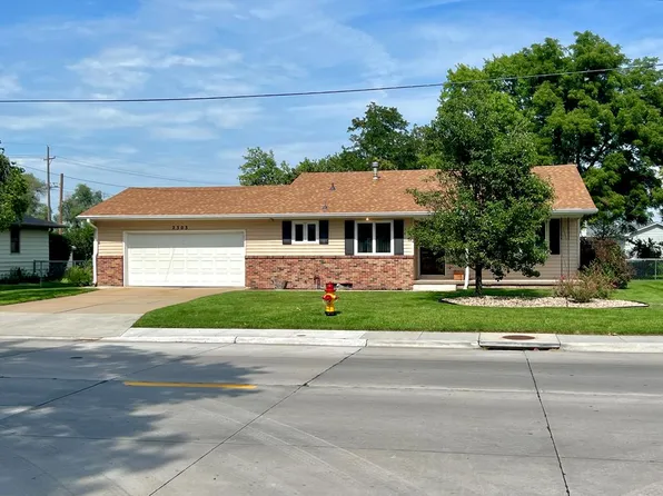 2303 N Sycamore St, Grand Island, NE 68801