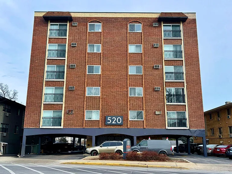 520 Rentals — Photo 2
