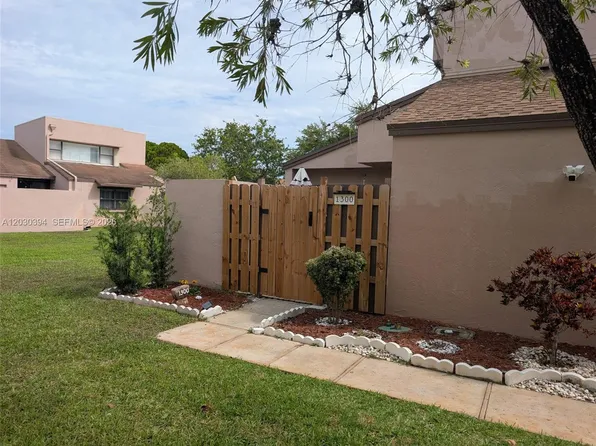 1300 NW 122nd Ter, Pembroke Pines, FL 33026
