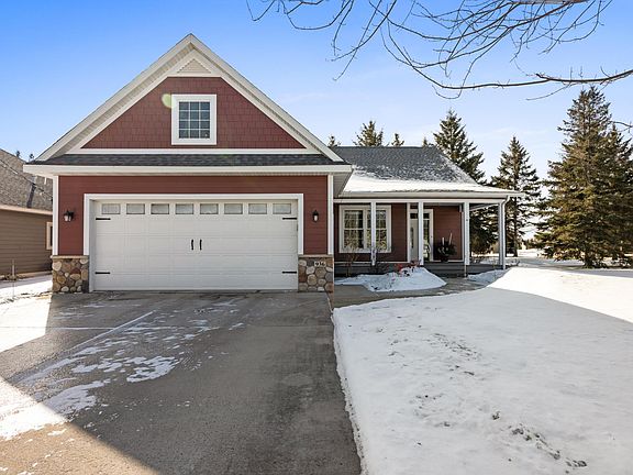 4th image of 936 White Spruce Way NW