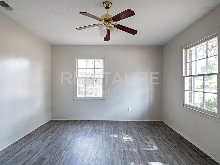 1258 Charmaine Cir N — Photo 17
