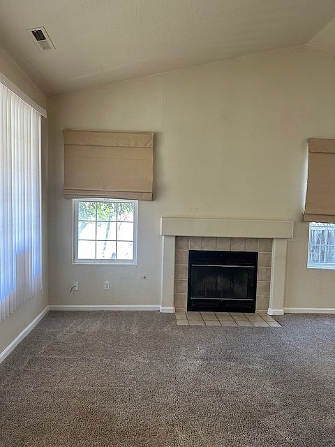 Livingroom with a fireplace