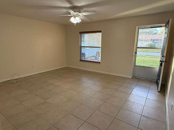 4th image of 61 Bougainvillea Dr #B