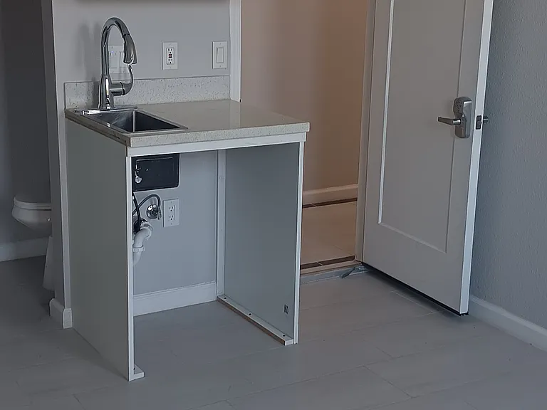 103 E Beach St #30 — Photo 3