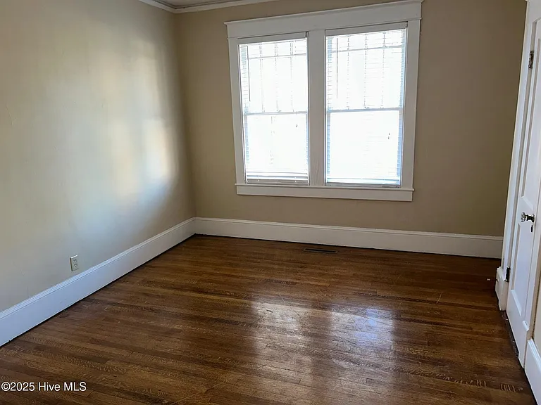 409 Biltmore St — Photo 11