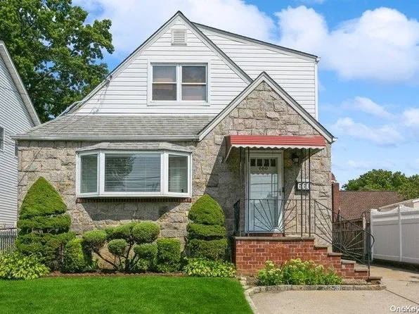 660 S 10th Street, New Hyde Park, NY 11040