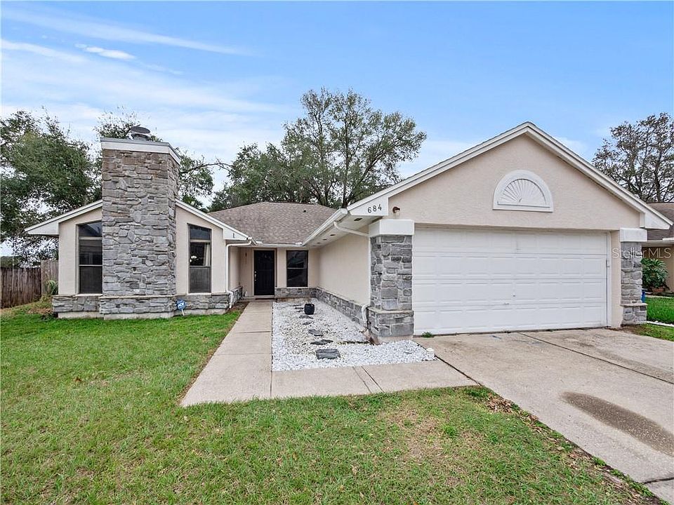 1st image of 684 Holbrook Cir