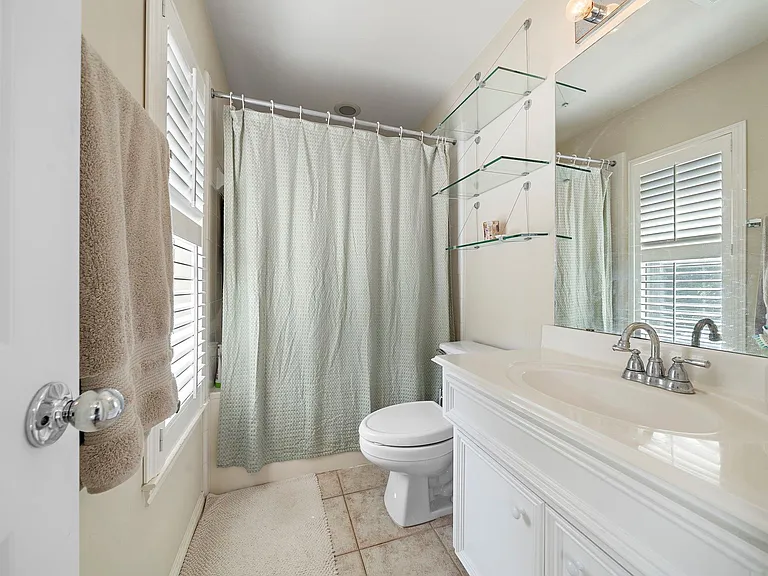 2915 Chenevert St — Photo 8