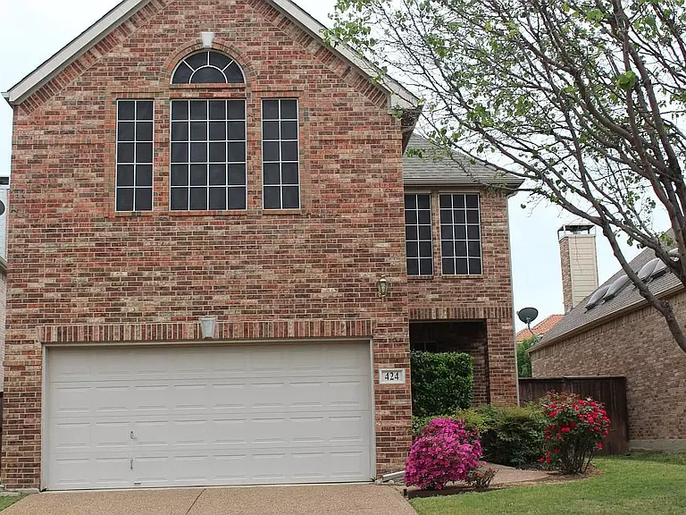 424 Lacebark Dr — Photo 1