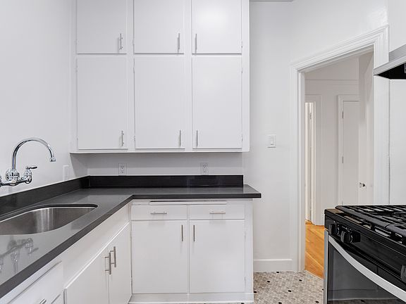 4th image of 1895 Jefferson St #105A