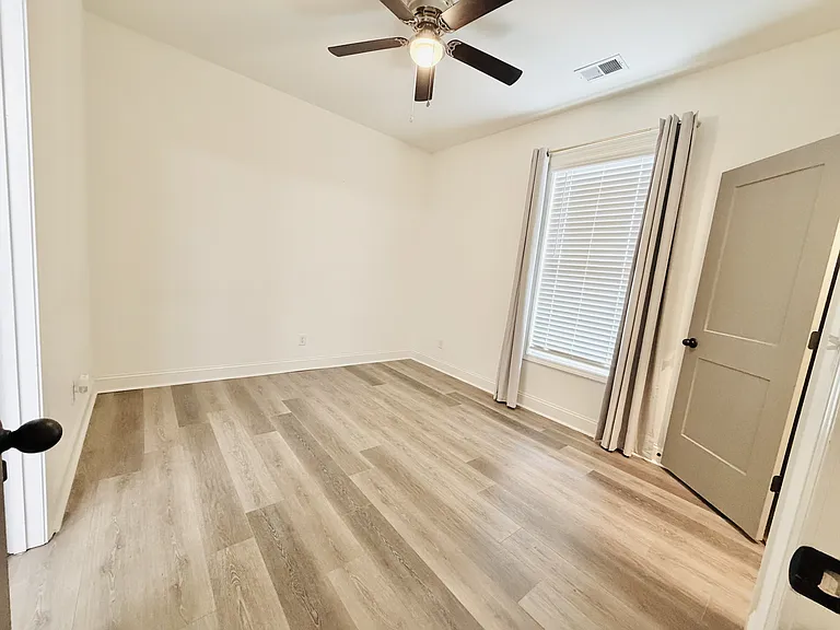 2035 Rosewood Dr #A — Photo 25