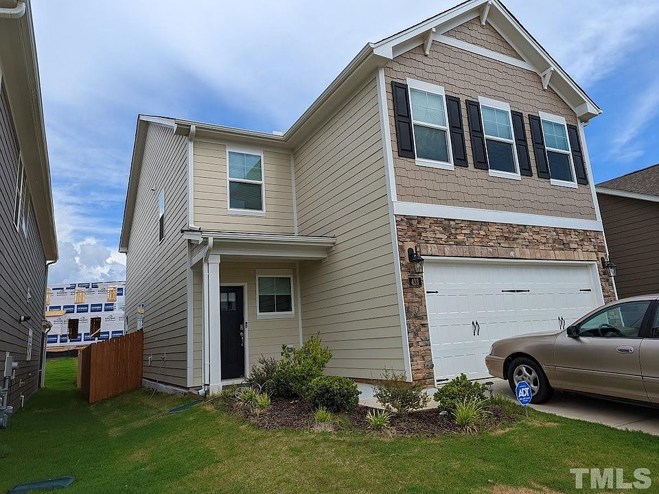 1st image of 423 Bluffberry Way