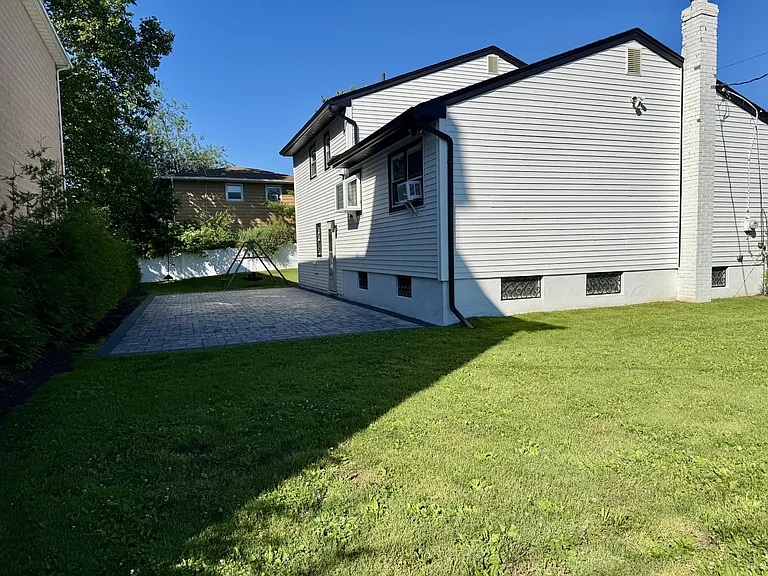 79 Priscilla St — Photo 17