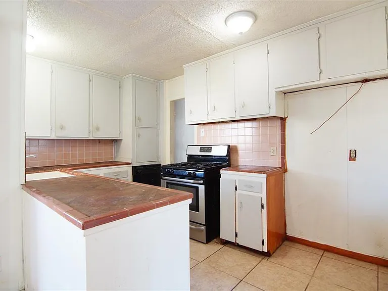 4048 Newshire Dr — Photo 4
