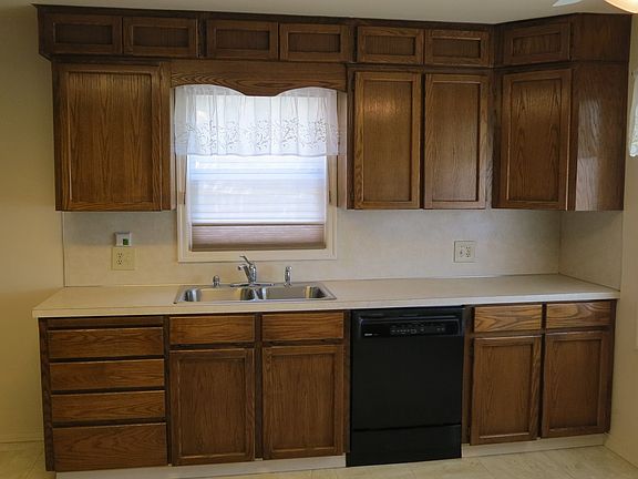 2nd image of 2500 E McLoughlin Blvd
