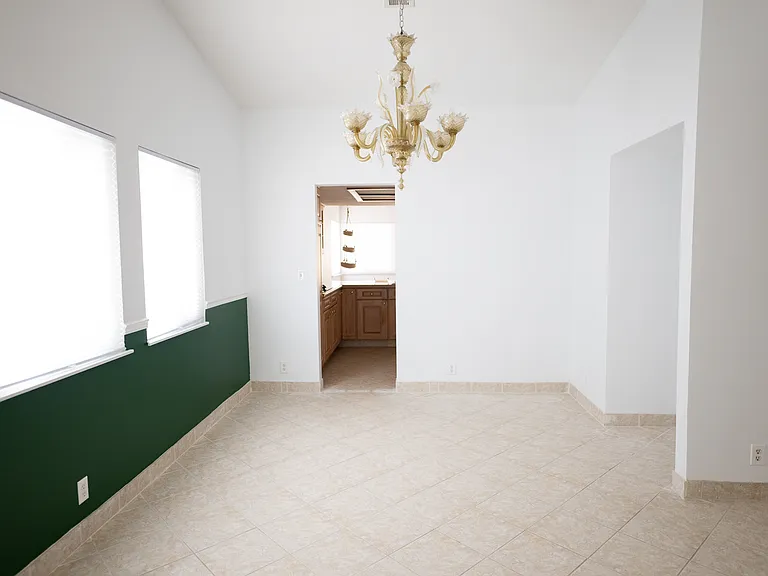 4433 Live Oak Dr — Photo 6
