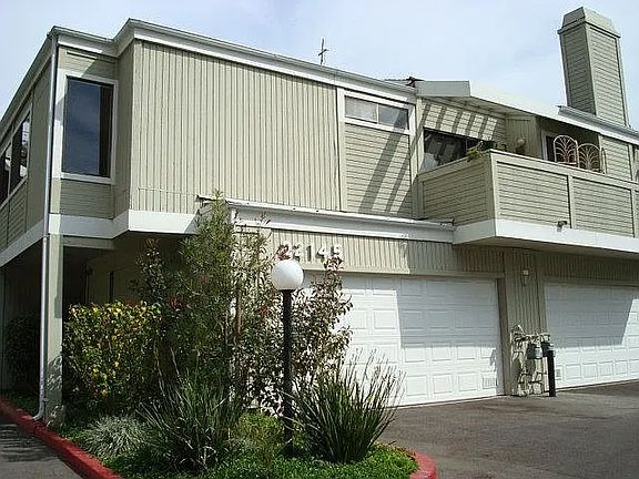 2nd image of 22145 Burbank Blvd