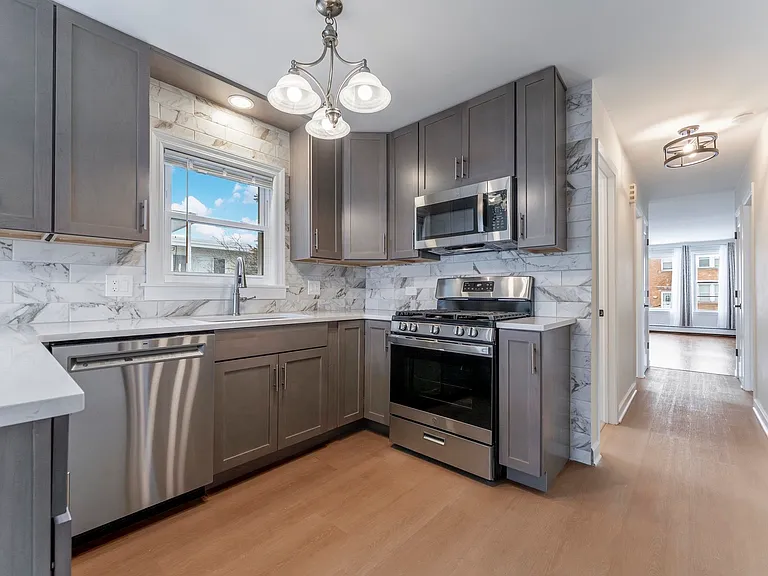 6031 W Addison St #1 — Photo 9