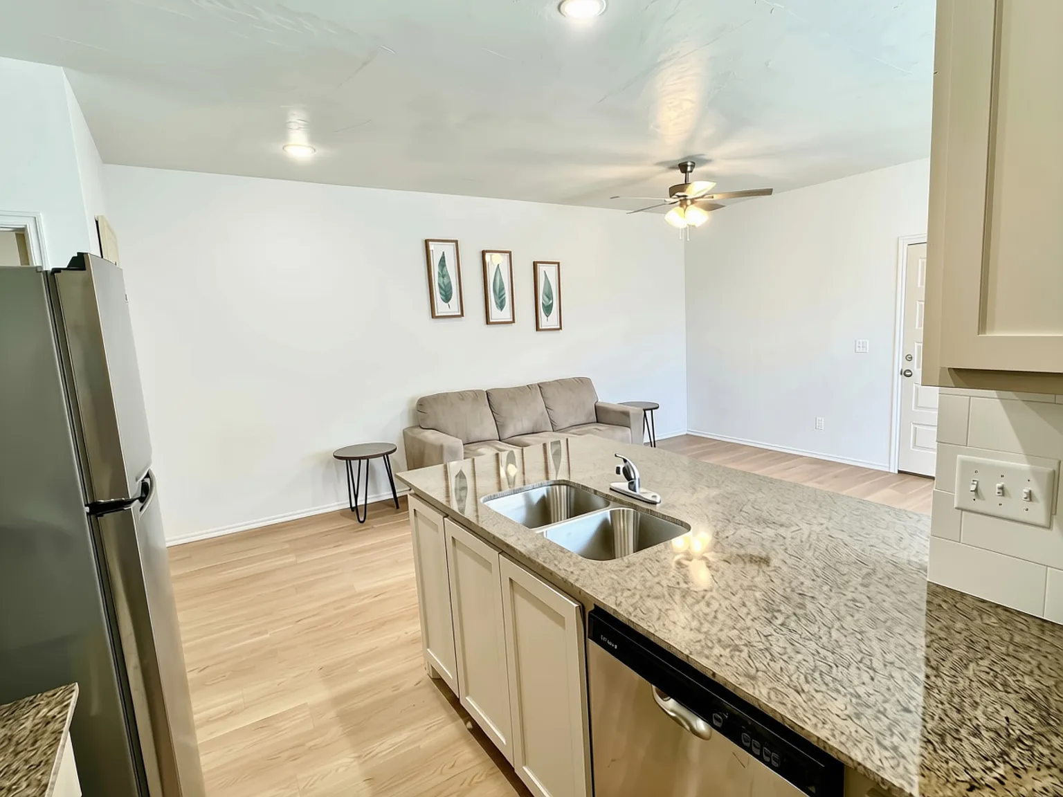 2 bed, 900 sqft, $1,850 — Photo 3