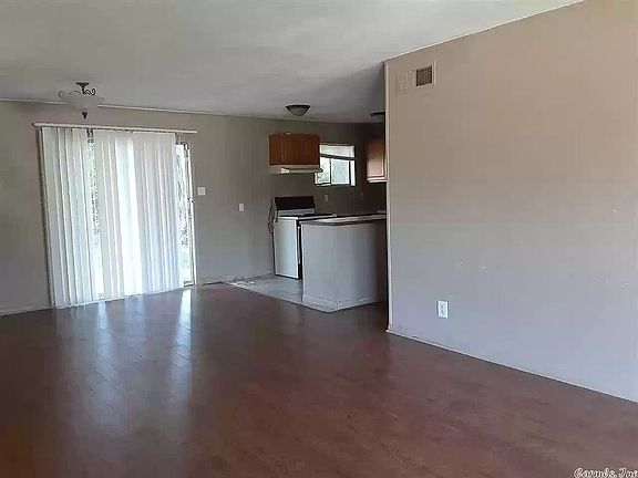 5th image of 5201 N Woodland Dr