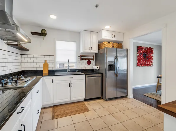 15 Legend Hills Drive image 12 of 28