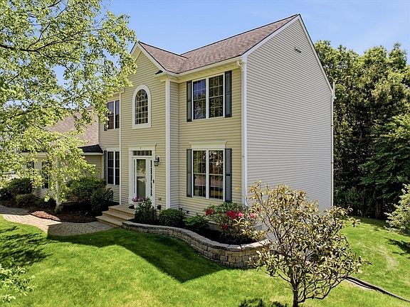 3rd image of 21 Seaver Farm Ln