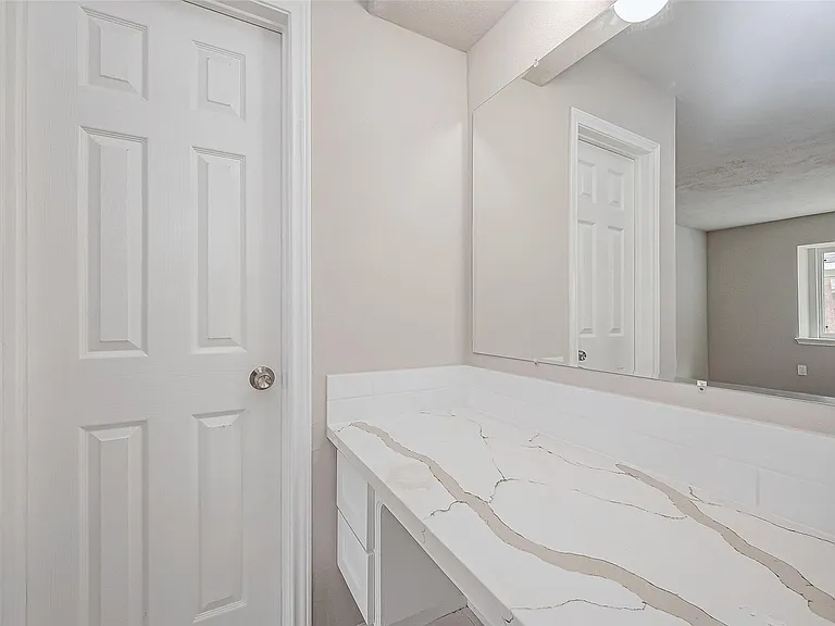 5622 Valkeith Dr — Photo 30
