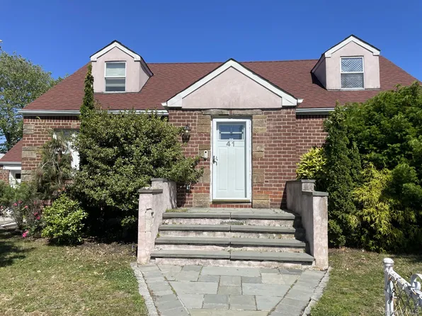 41 Ostend Rd, Island Park, NY 11558