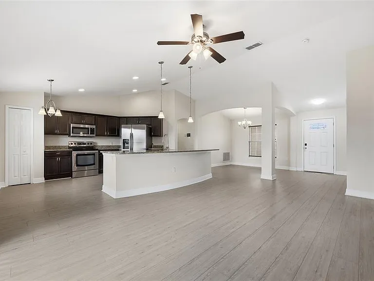 115 Maple Dr — Photo 9