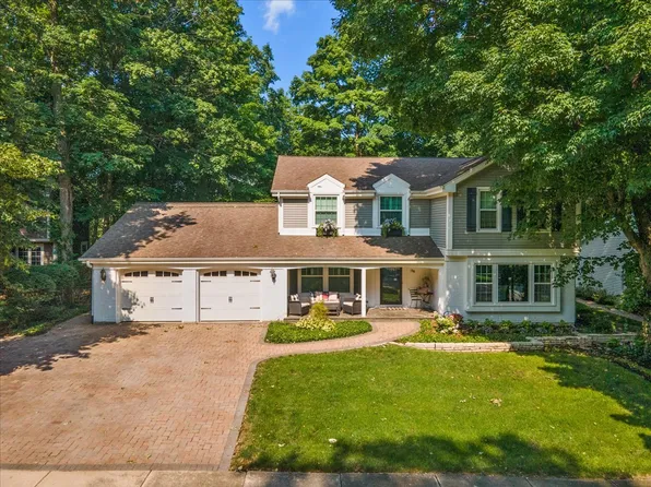 1319 Heatherton Dr, Naperville, IL 60563