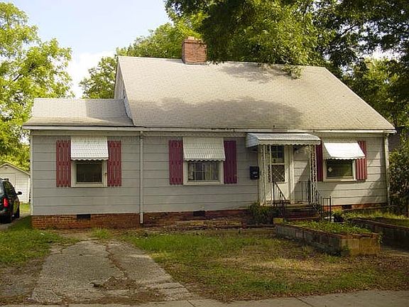 Close to Uptown   Arts District!