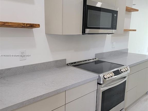2nd image of 251 NE 187th St APT 827