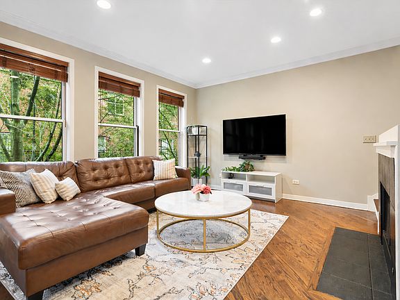 4th image of 1012 S Loomis St APT D