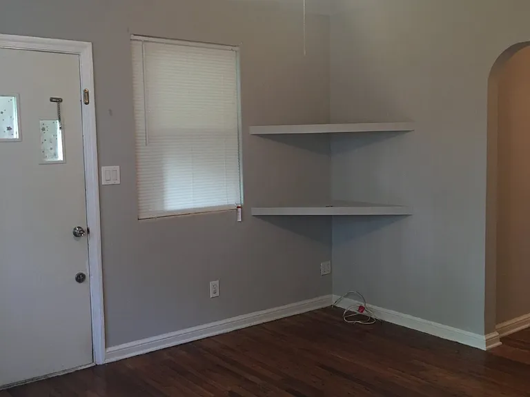 935 Delores Dr — Photo 6