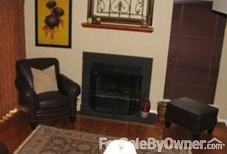 Living Room
						:
						Hardwoord floors, fireplace