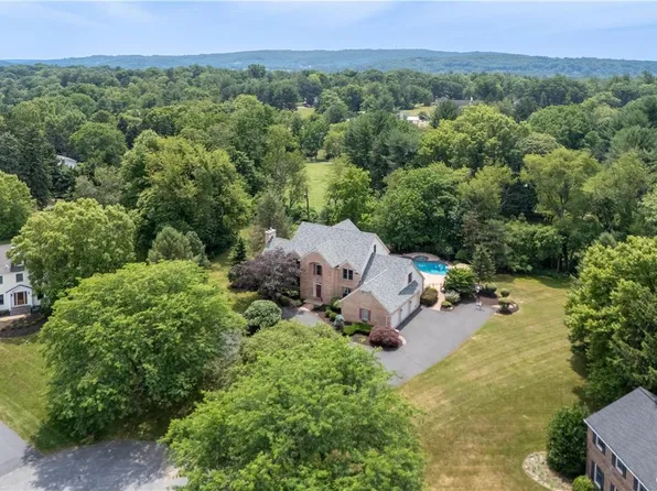1487 Saucon Meadow Ct, Bethlehem, PA 18015
