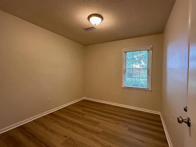 924 Chalet Dr — Photo 26