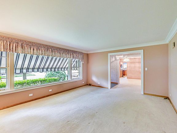 2nd image of 1046 S Stone Ave