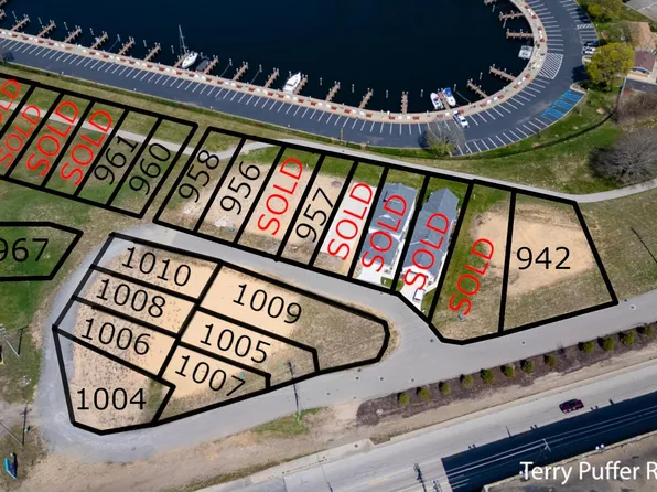 960 Boardwalk Cove Dr, Muskegon, MI 49441