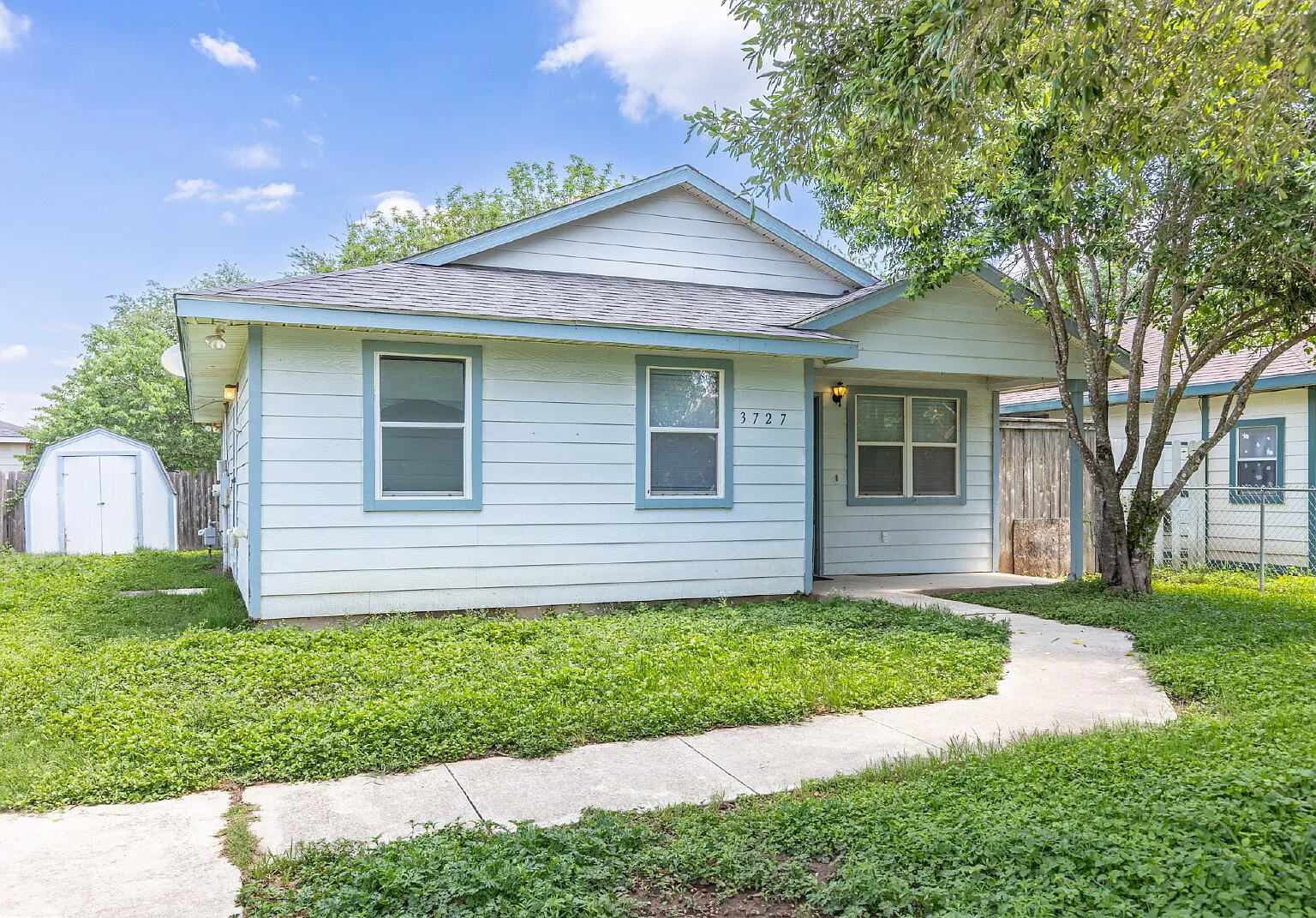 3 bed, 1.0 bath, 1060 sqft, $1,400 — Photo 2