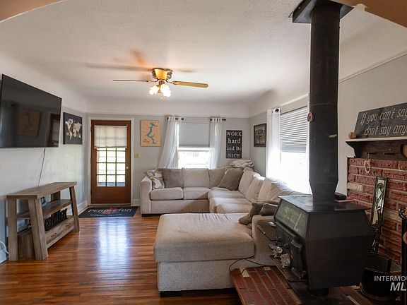 5th image of 601 W Idaho St