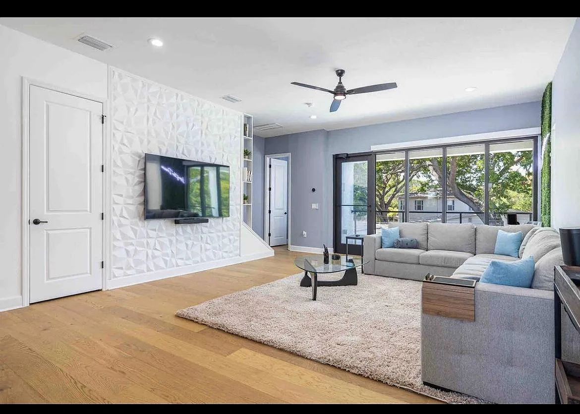 4311 W Fig St — Photo 4