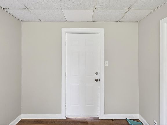4th image of 410 Bowen Ave